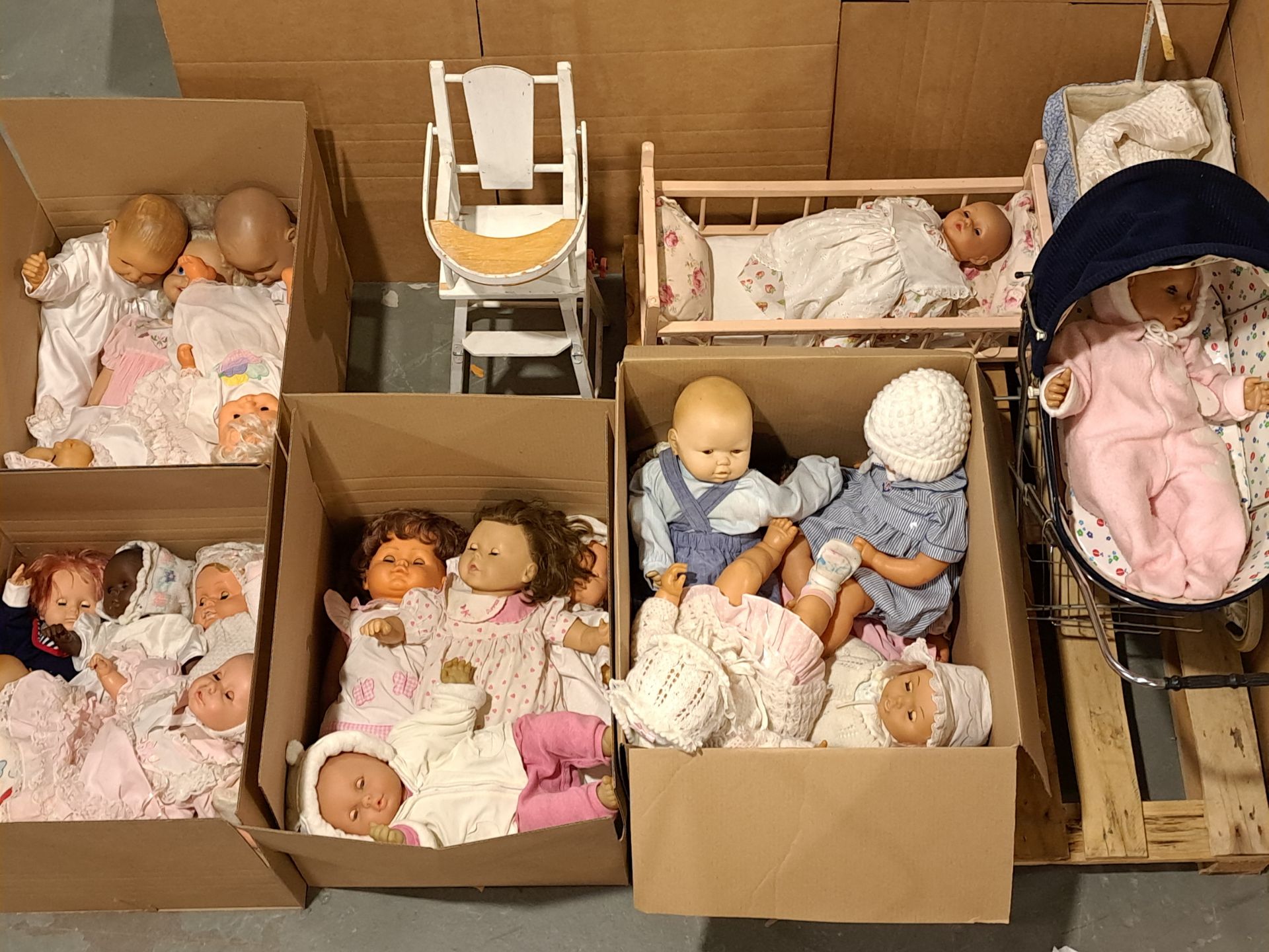 Collection of vintage baby vinyl dolls 