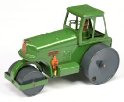 Triang Minic Clockwork M108 Road roller Large Scale - Green with Grey rollers and figure driver -...