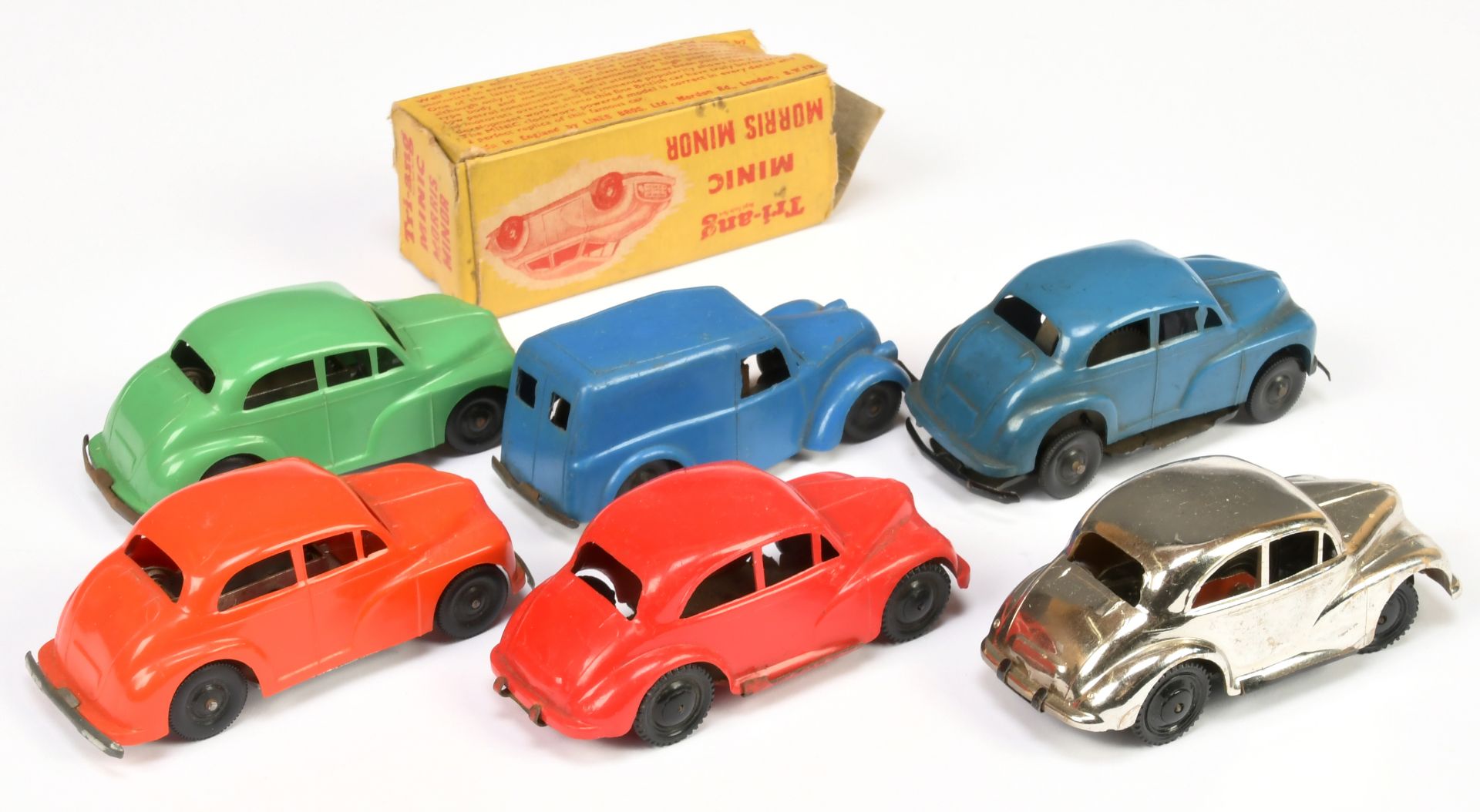 Triang Minic Clockwork plastic later Issues Group To Include Morris Minor - Green, chrome Plated,... - Image 2 of 2