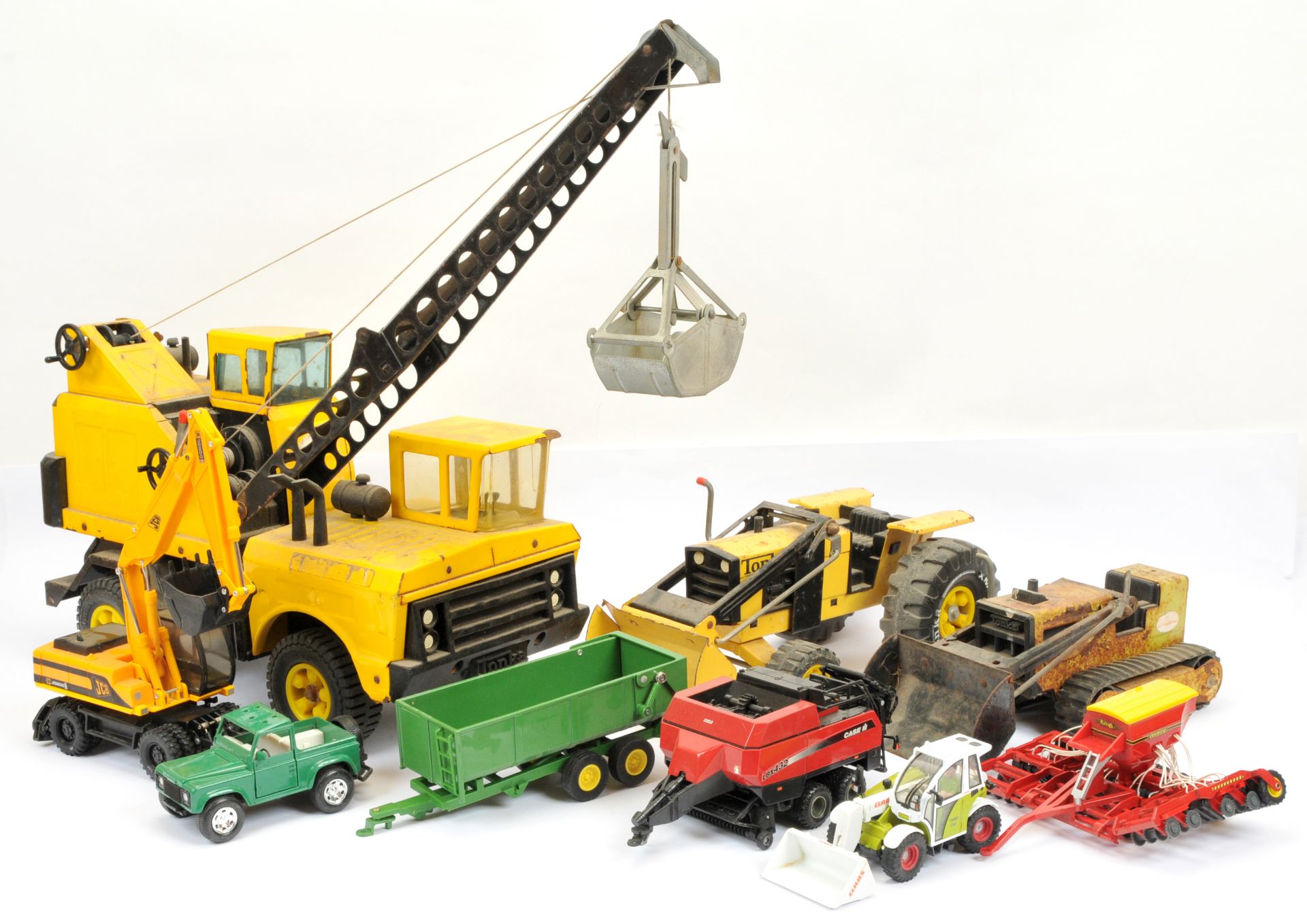 A group of Large scale items to include Tonka Toys Crane, Front Loader, Siku Claas telescopic Loa...