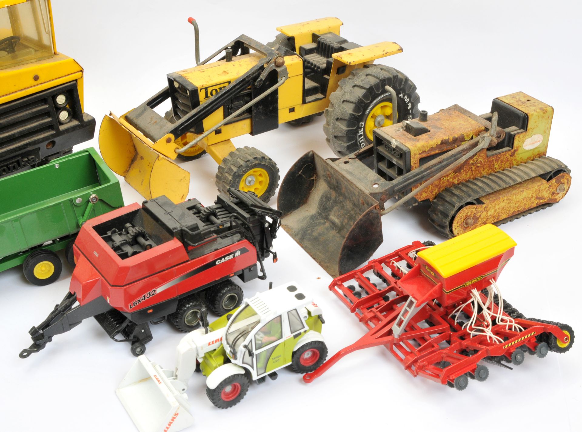 A group of Large scale items to include Tonka Toys Crane, Front Loader, Siku Claas telescopic Loa... - Image 2 of 3