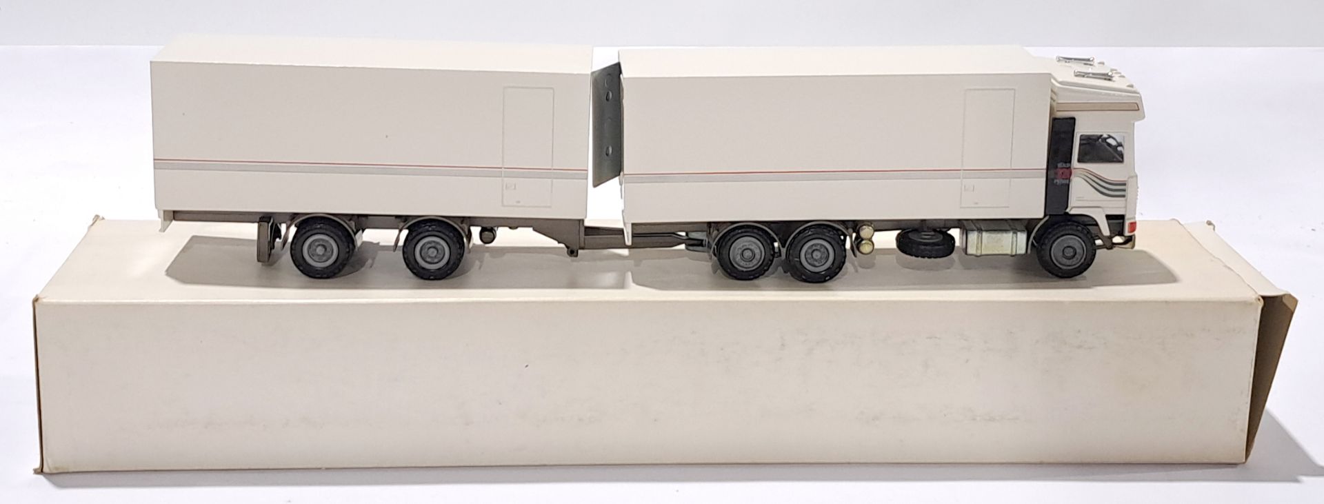 Conrad a boxed pair to include Volvo F16 280621 Truck and Trailer & Volvo - Euro Trotter F10 Stuc... - Bild 2 aus 3