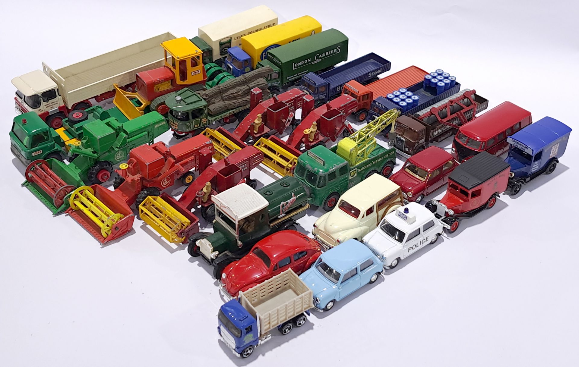 Matchbox, Lledo, Corgi and similar, a mixed unboxed group of Farm Vehicles and other Modern Dieca...