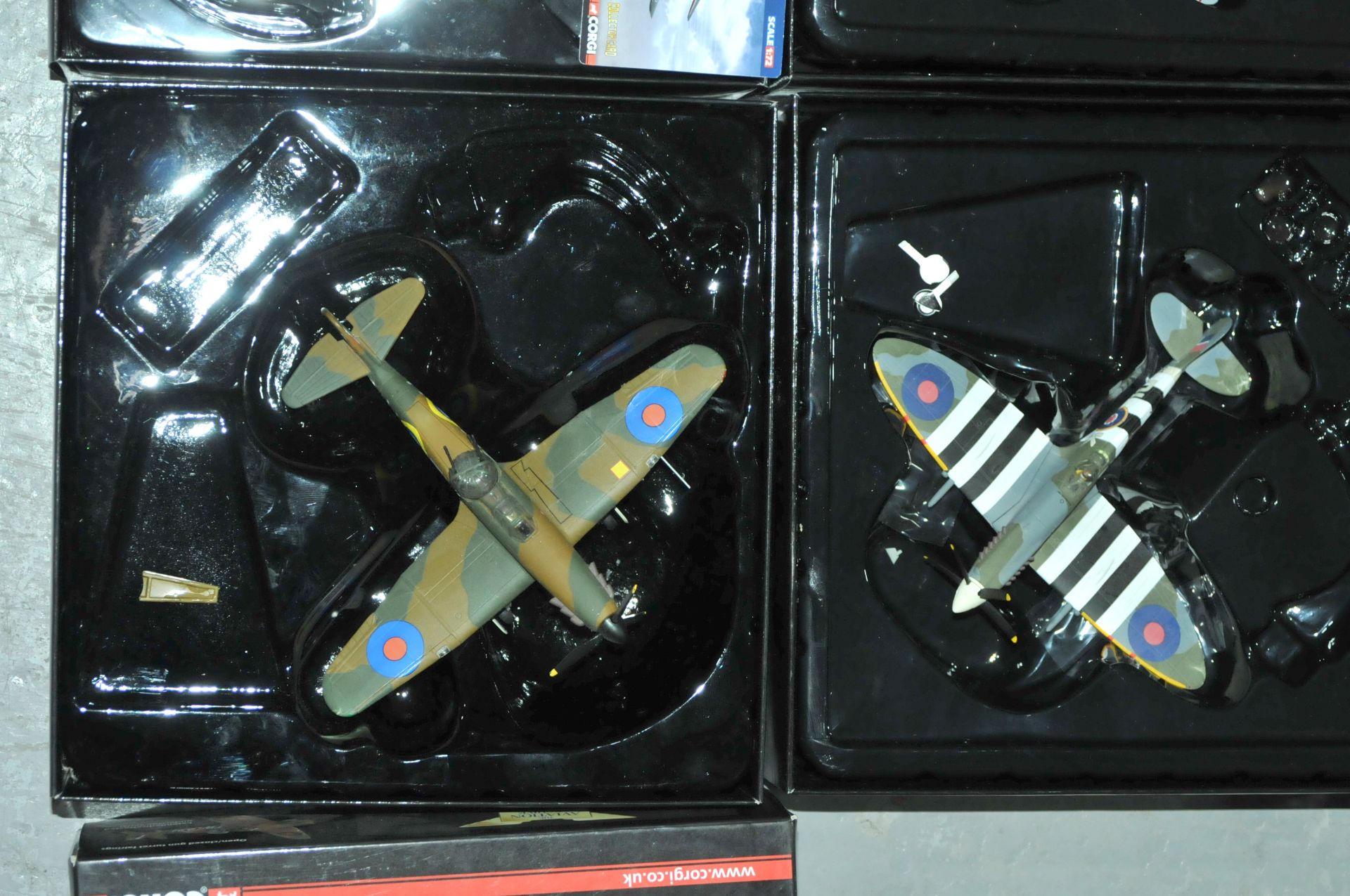 Corgi Aviation Archive and similar, a boxed group of 1/72 scale airplanes to include AA36010 BAe ... - Bild 4 aus 5