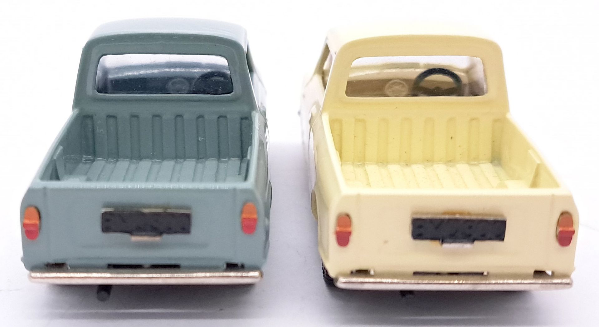 BMC, British Motoring Classics, a boxed pair of white metal Mini Pick-Up models - Bild 5 aus 6