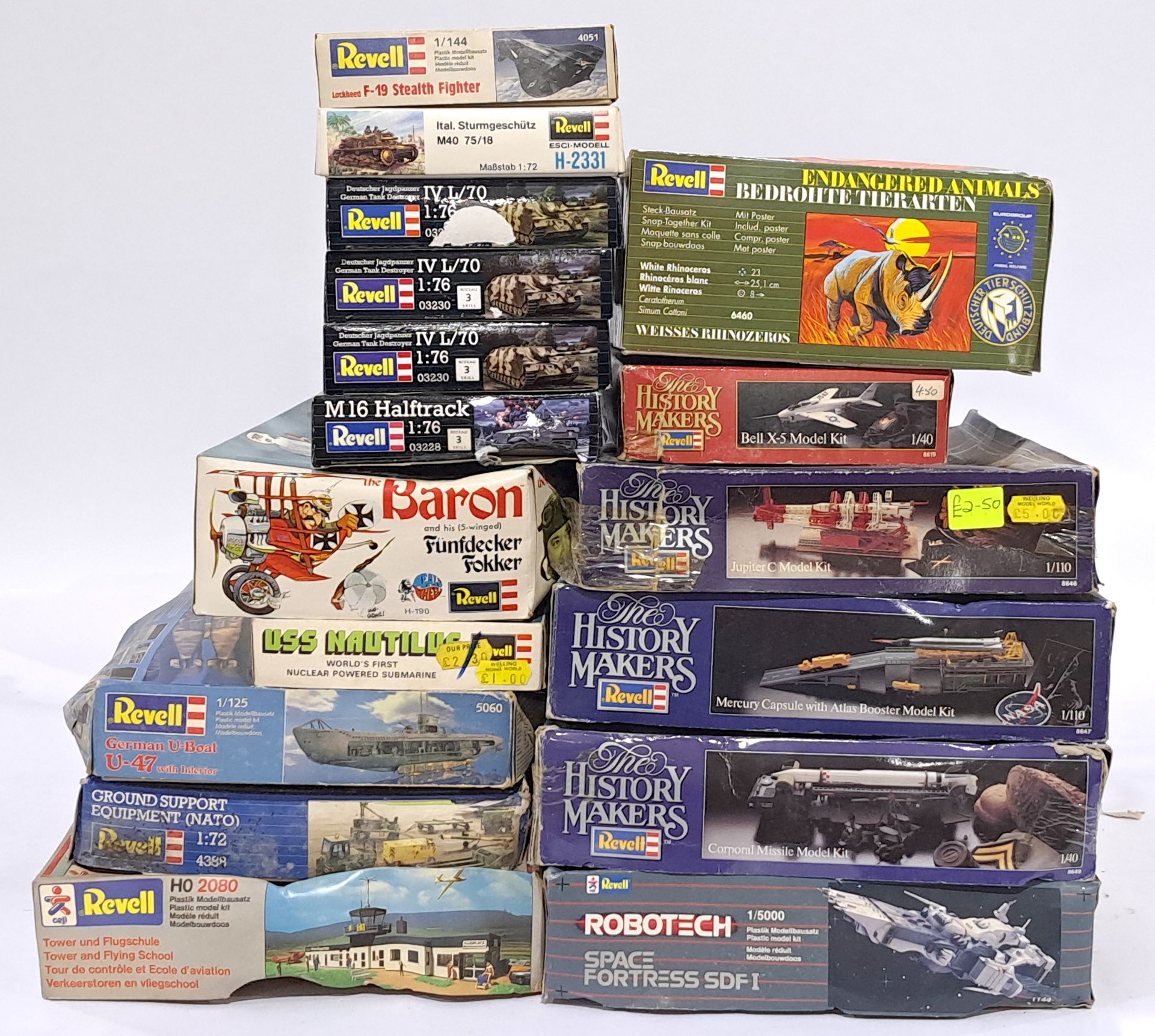 Revell, a mixed boxed model kit group of 1/72 & similar scale Tanks, History Makers collection an...