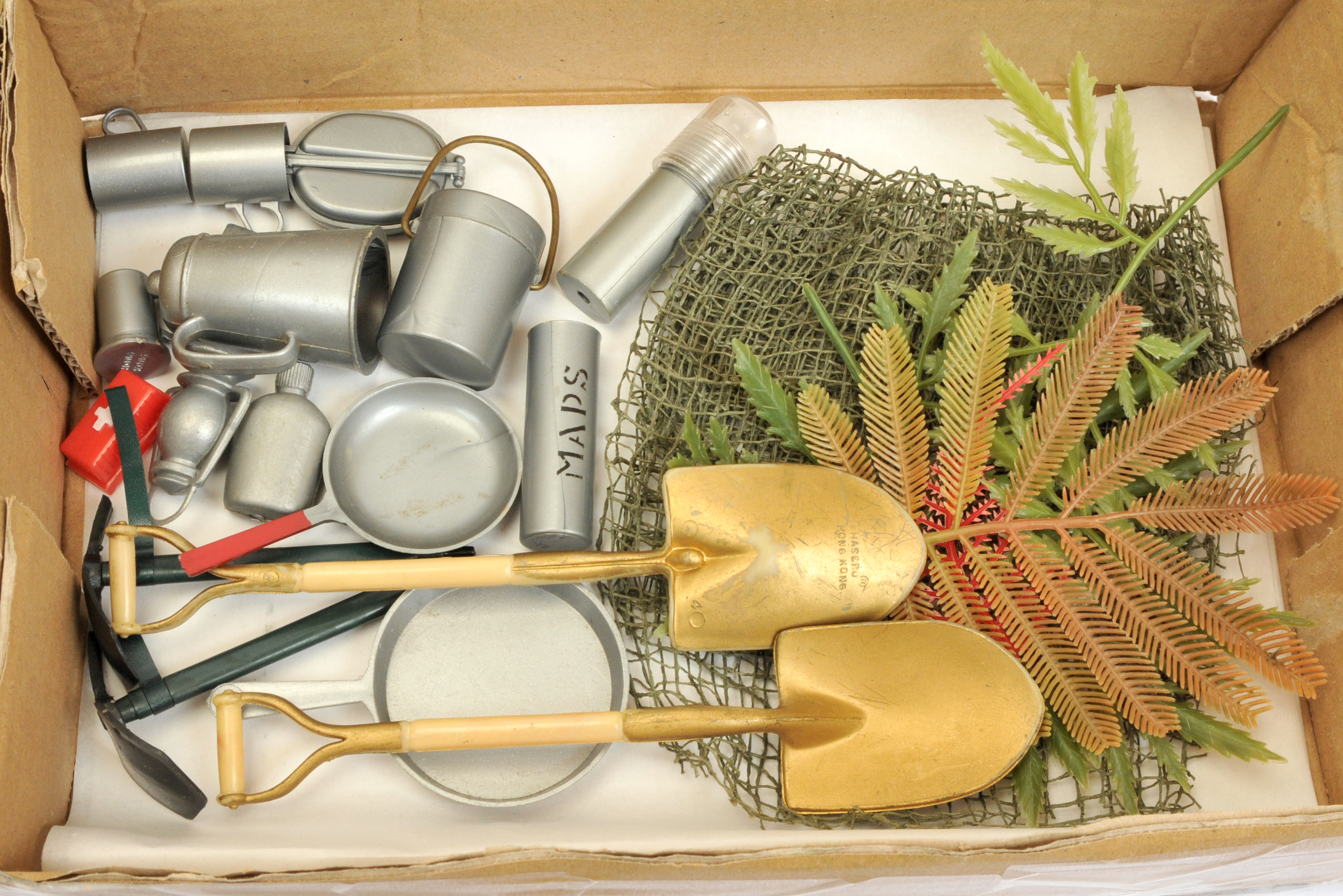 Palitoy Action Man vintage, a group of loose "Survival/Exploration" accessories including Special... - Image 2 of 3