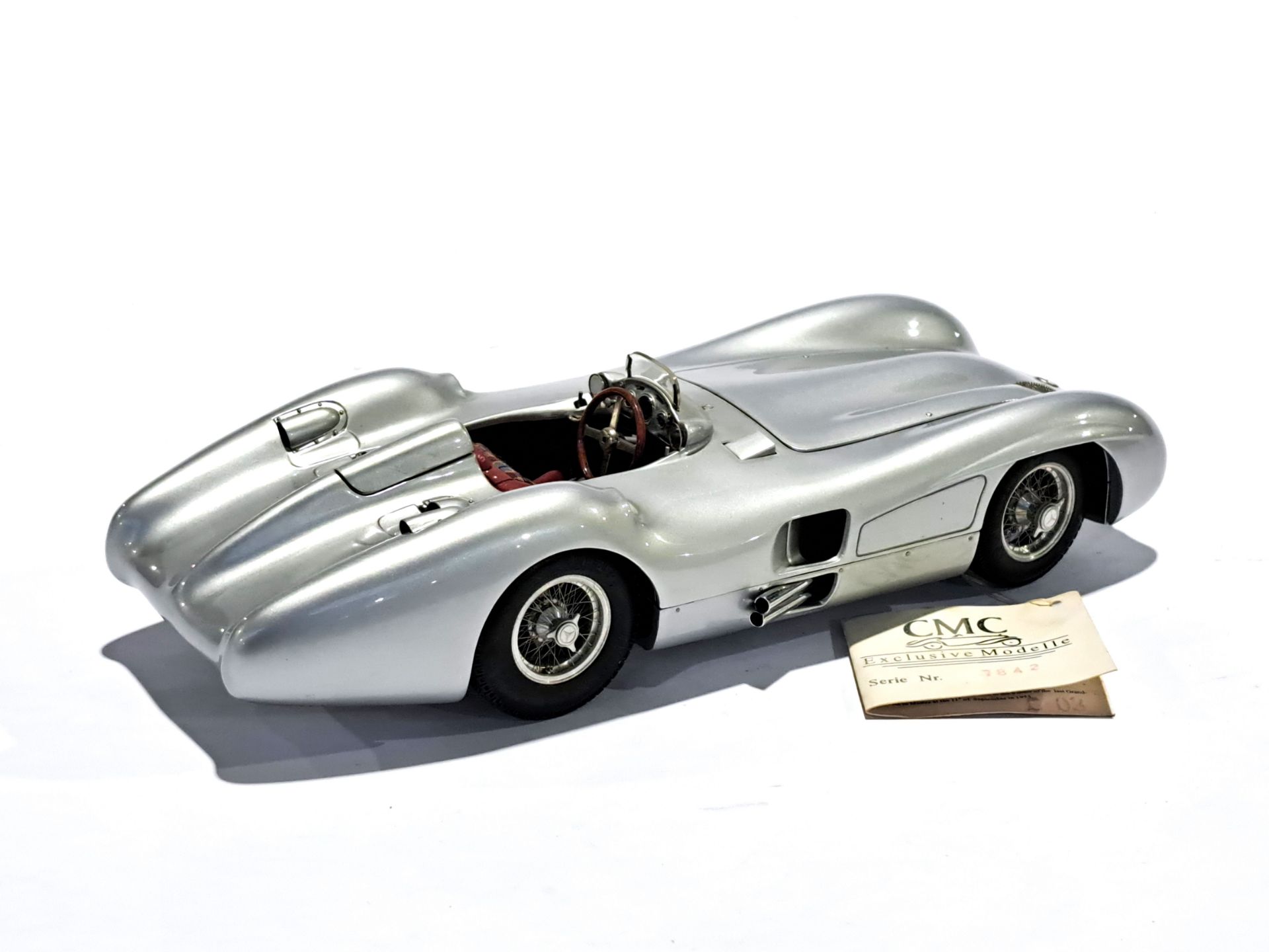 CMC 1:18 scale M-044 Mercedes-Benz W196R 1954/55 Streamliner Body - Bild 3 aus 3