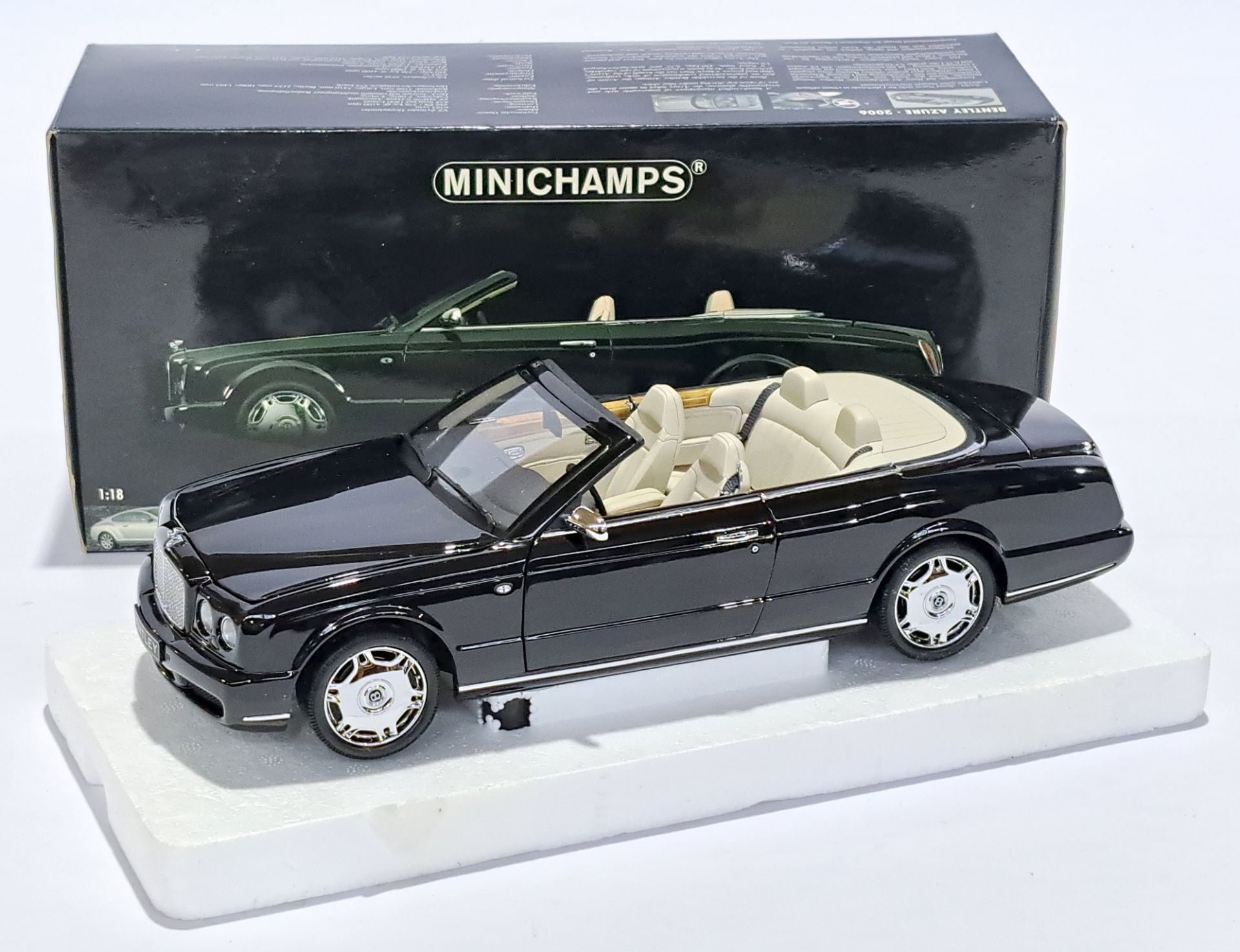 Minichamps (Paul's Model Art) 1:18 scale 139500 Bentley Azure 2006