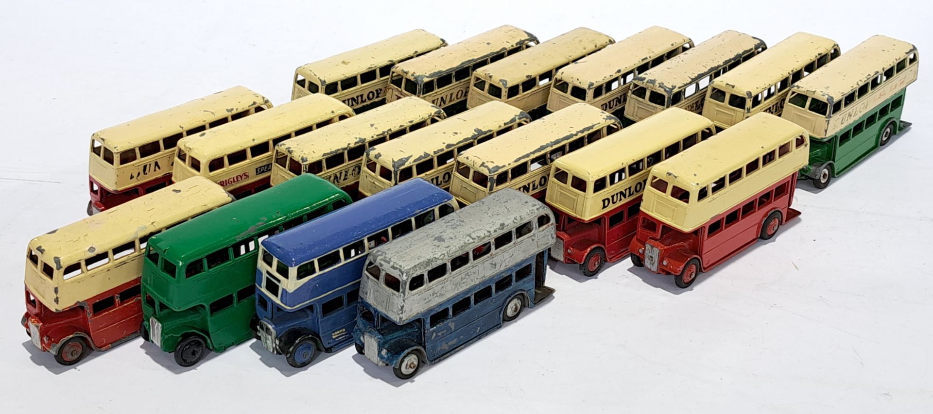 Dinky, an unboxed vintage bus group - Image 3 of 3