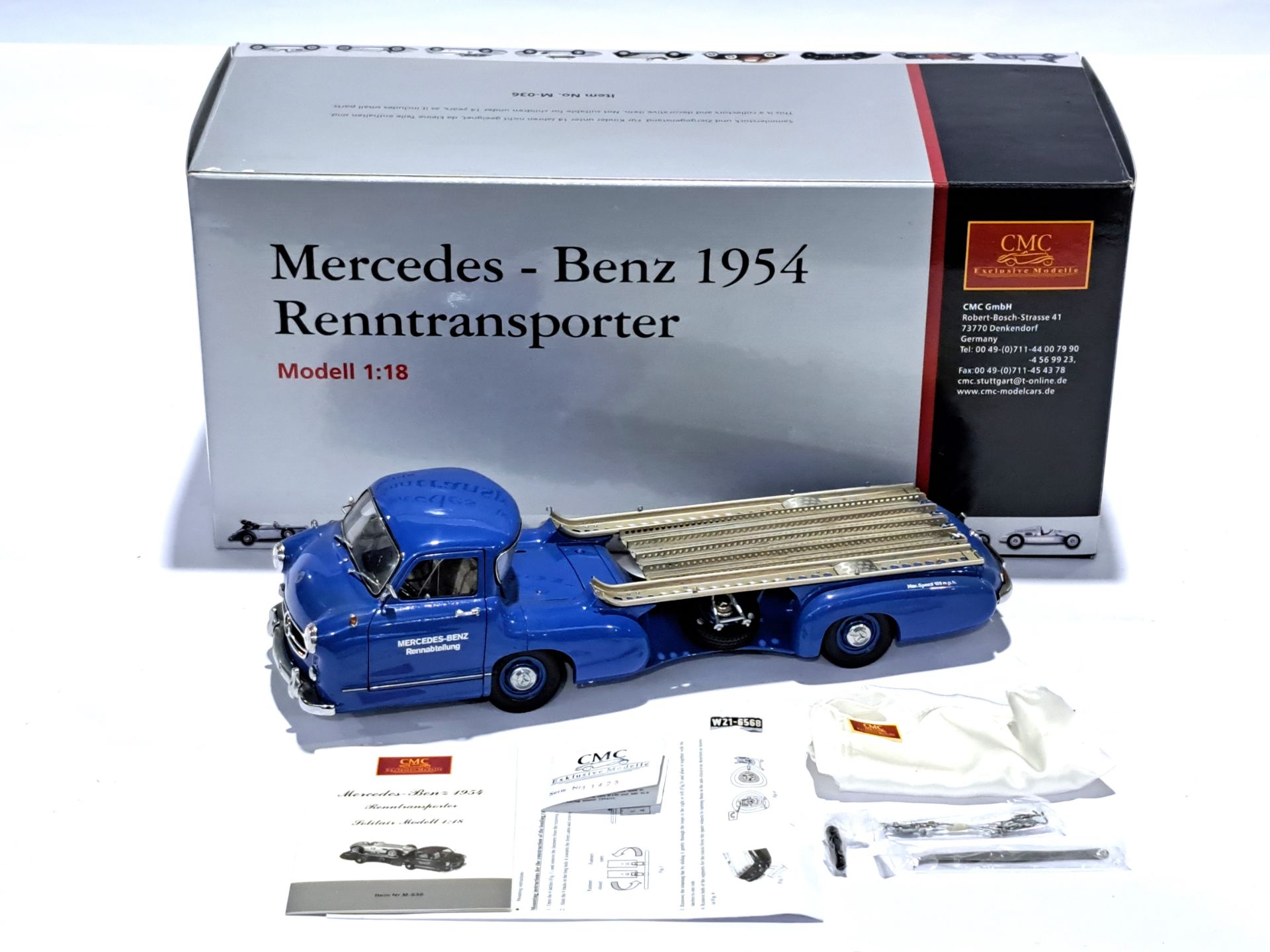 CMC 1:18 scale M-036 Mercedes - Benz Renntransporter 1954