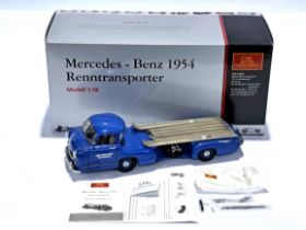 CMC 1:18 scale M-036 Mercedes - Benz Renntransporter 1954