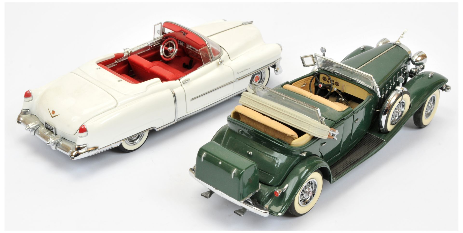 Franklin Mint a boxed pair of model cars comprising of (1) 1932 Cadillac V16 Sport Phaeton - gree... - Image 2 of 2