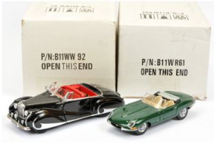 Franklin Mint a boxed pair of model cars comprising of (1) B11WW92 1947 Bentley Mk VI Convertible...