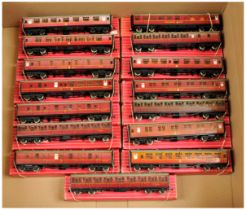 Hornby Dublo a boxed group of BR maroon coaches to include