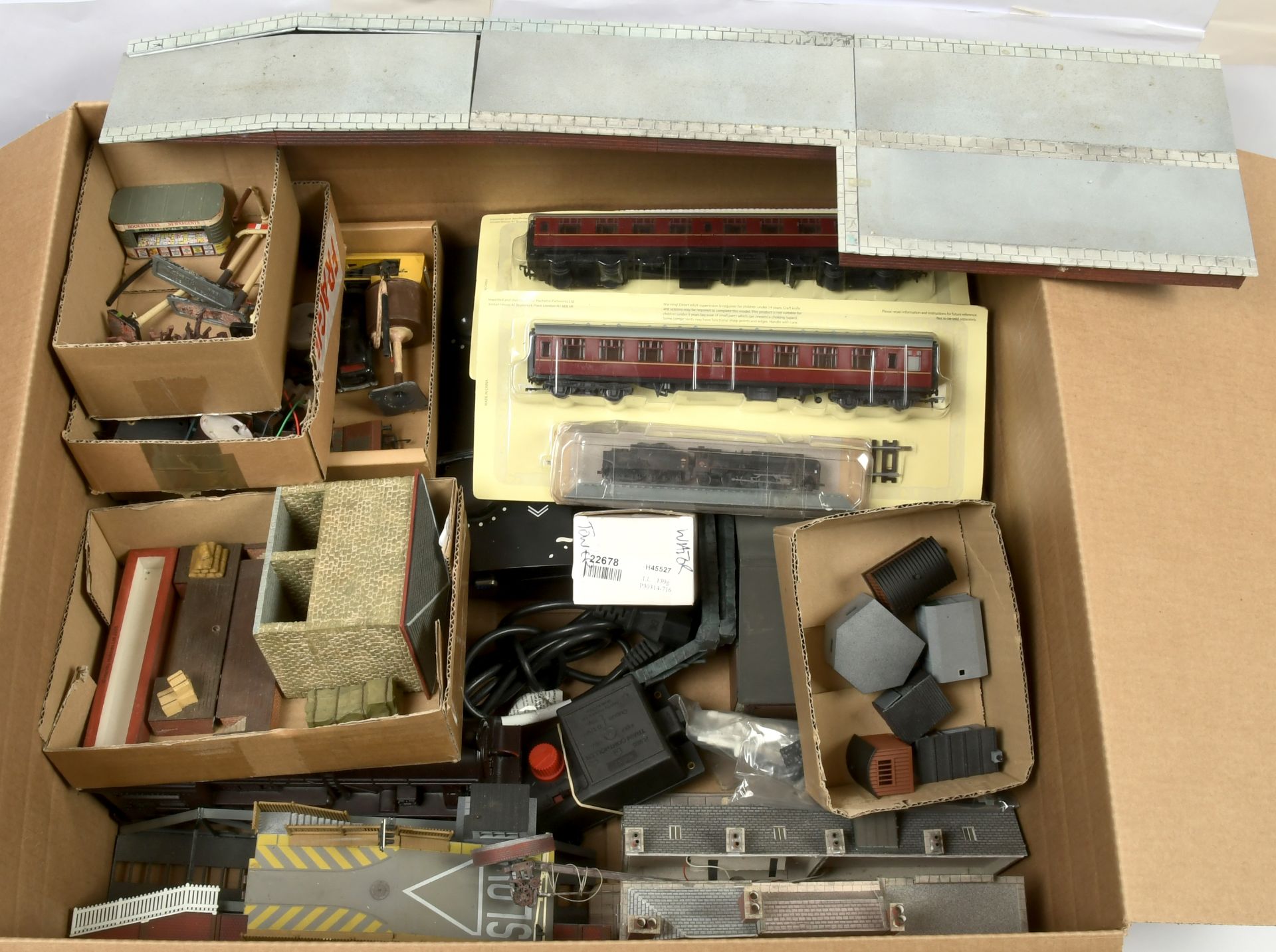 Hornby & Similar an unboxed group to include 