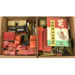 Hornby O Gauge Qty of wagons, trackside accessories & other items