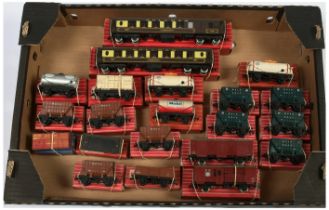 Hornby Dublo a boxed group of rolling stock to include