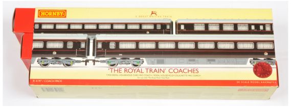 Hornby China R4197 "The Royal Train" triple coach pack.