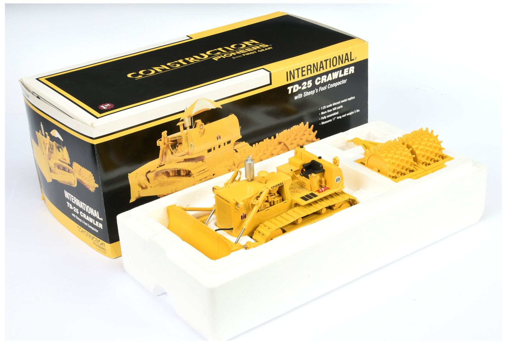 First Gear construction pioneers (1/25th Scale) international TD-25 Crawler - Yellow and white 