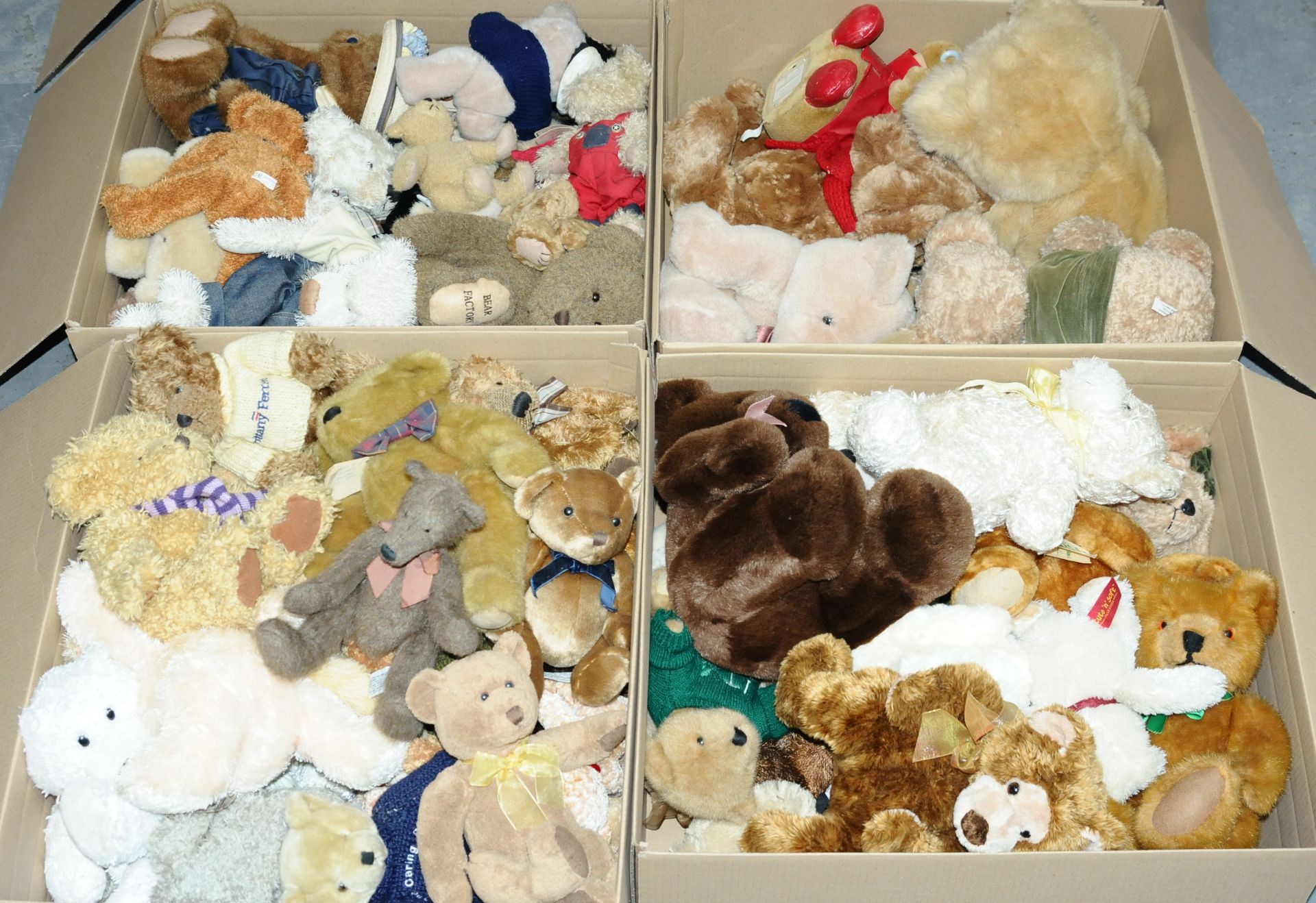 Large quantity of plush teddy bears - Bild 3 aus 3