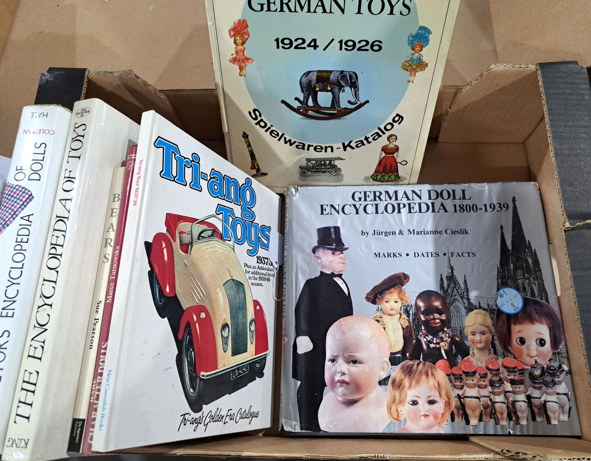 Quantity of doll and teddy bear reference books - Image 2 of 2