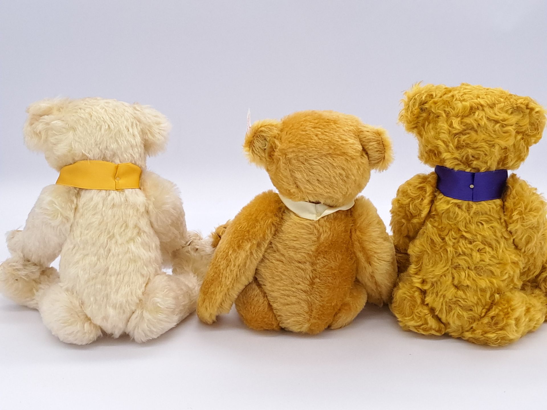 Steiff trio of bears: (1) The Millennium Bear, (2) The Golden Jubilee Bear, (3) 150 Anniversary Bear - Bild 2 aus 2