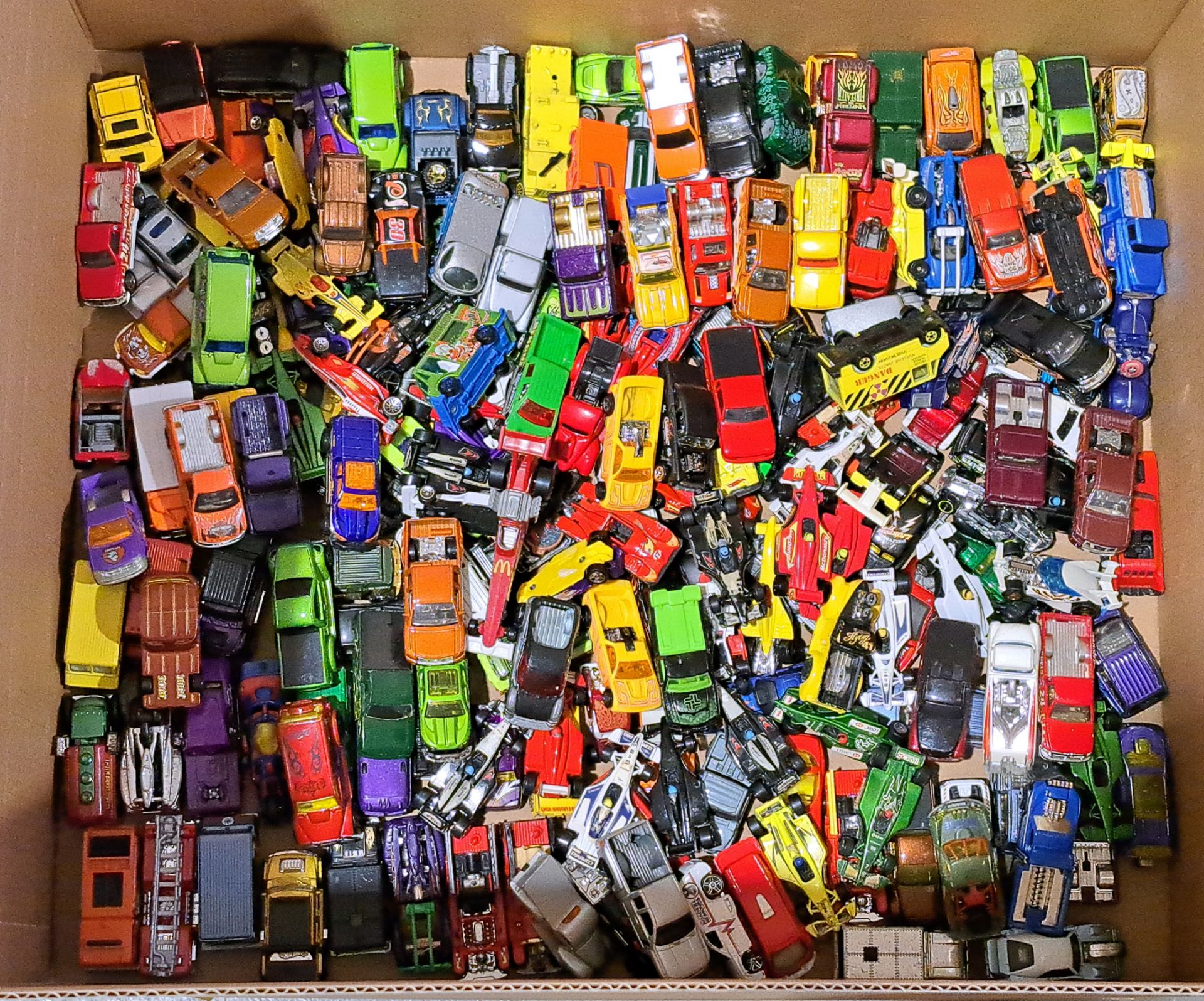 Mattel Hot Wheels, a large quantity of unboxed vehicles