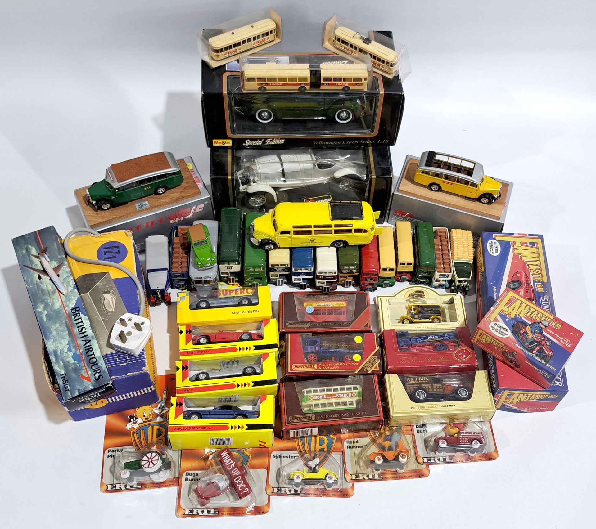 Matchbox, Maisto, Burago & similar, a boxed & unboxed group of bus related vehicles & similar