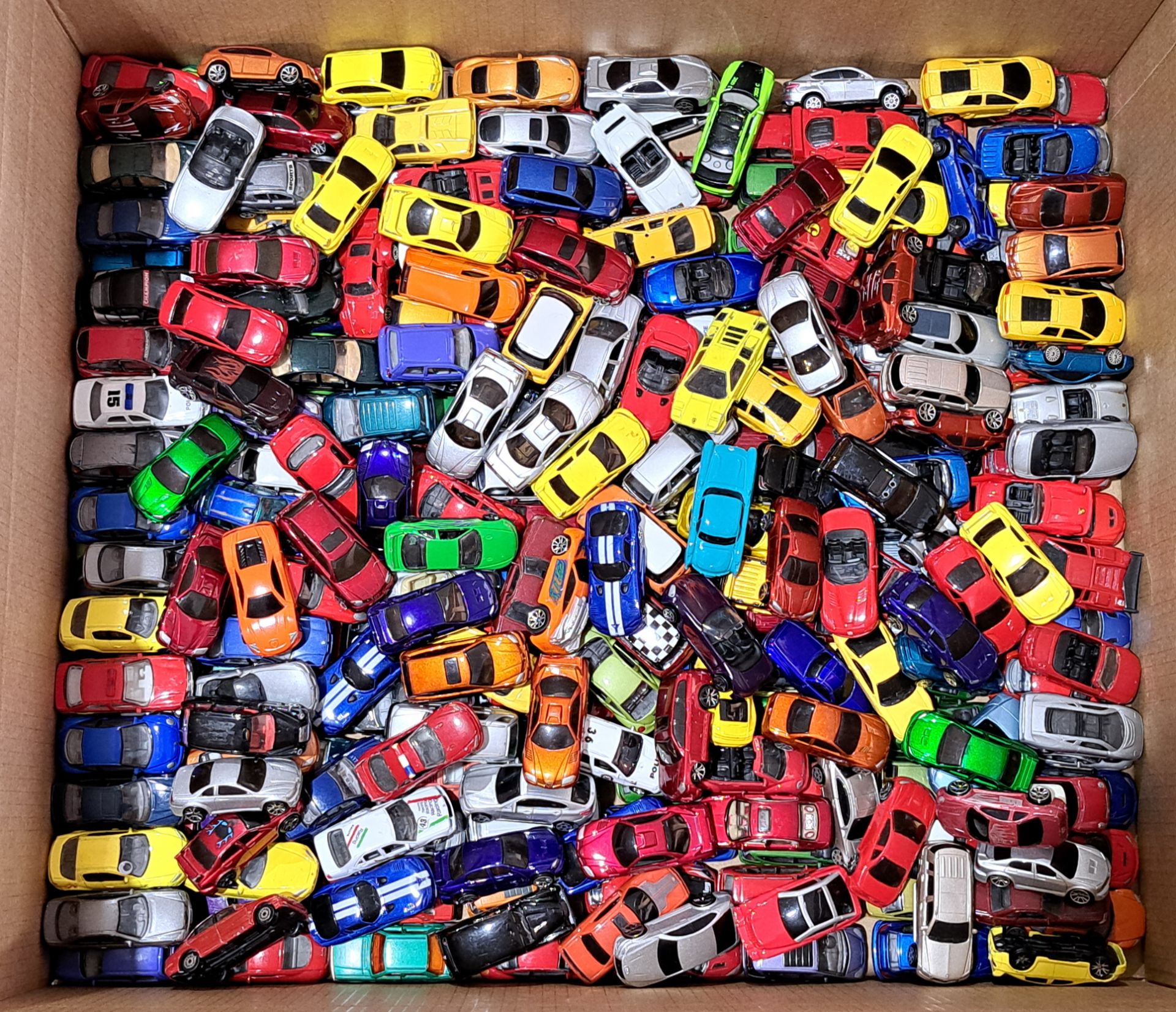 Majorette, Maisto, welly & similar, a large quantity of unboxed vehicles
