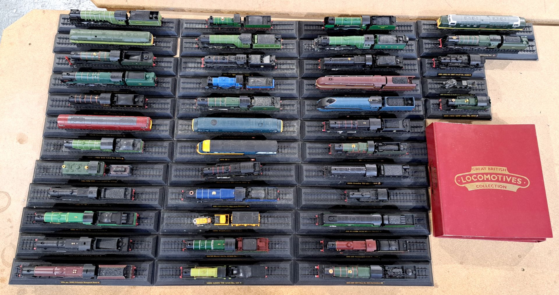 A large quantity of magazine issue static trains/locomotives with magazines