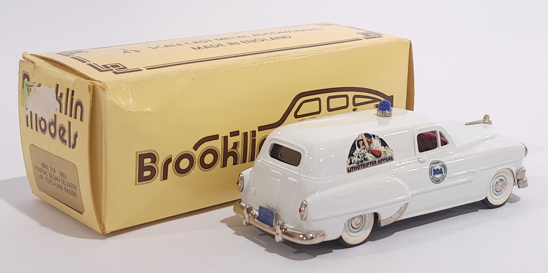 Brooklin Models No.BRK31X Pontiac Sedan Delivery Van "JM Toys Fund Raiser" - white body, blue roo... - Bild 2 aus 2