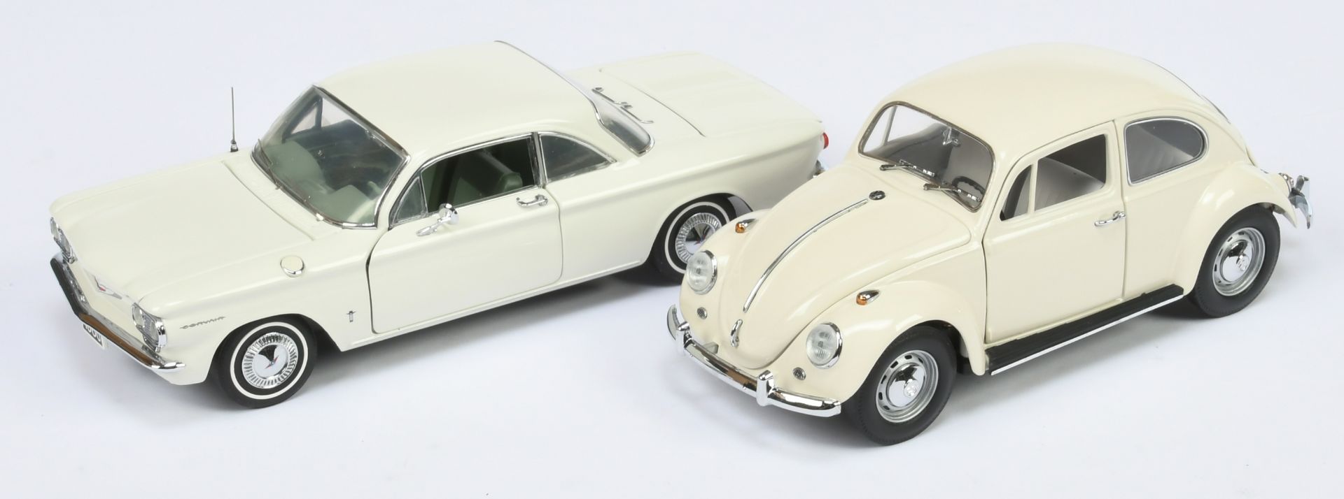 Franklin Mint 1/24th scale pair (1) B11VE12 1960 Corvair Monza club coupe, (2) B11TD00 1967 VW Be...