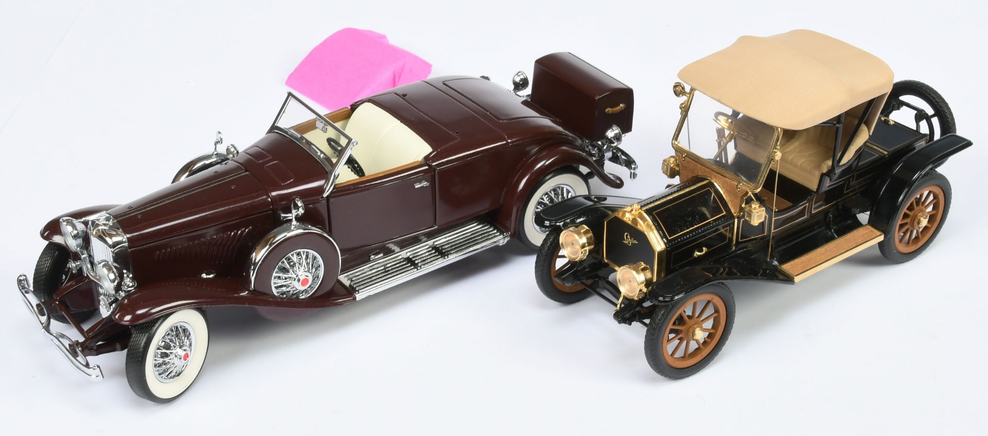 Franklin Mint 1/24th scale pair (1) B11RR77 1935 Duesenberg 'J' convertible coupe (2) B11RU75 191...