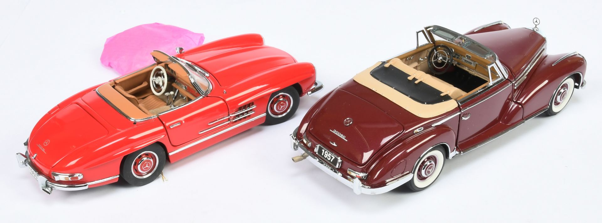 Franklin Mint 1/24th scale pair (1) B11UG29 1957 Mercedes 300 SC, (2) B11XA16 1960 Mercedes 300 S... - Image 2 of 2