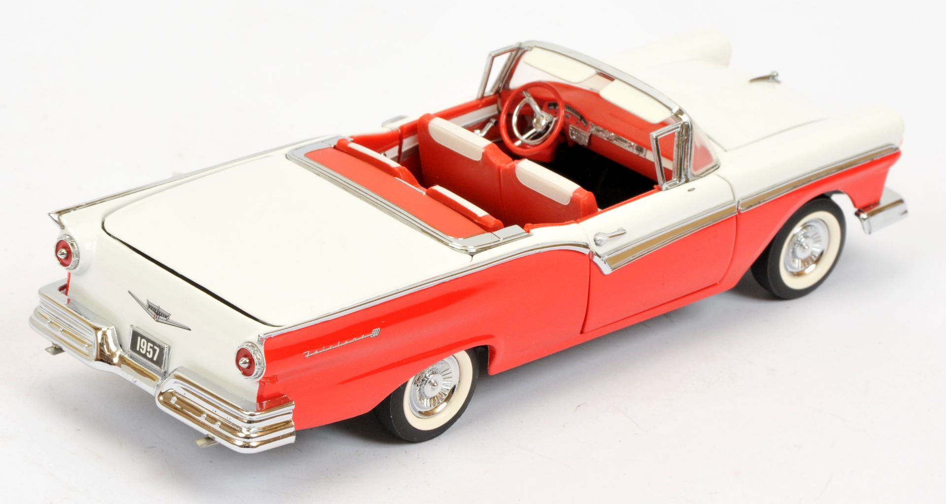 Franklin Mint B11ST54 1/24th scale 1957 Ford Fairlane 500 Skyliner with FM Paperwork - Near Mint ... - Image 2 of 2