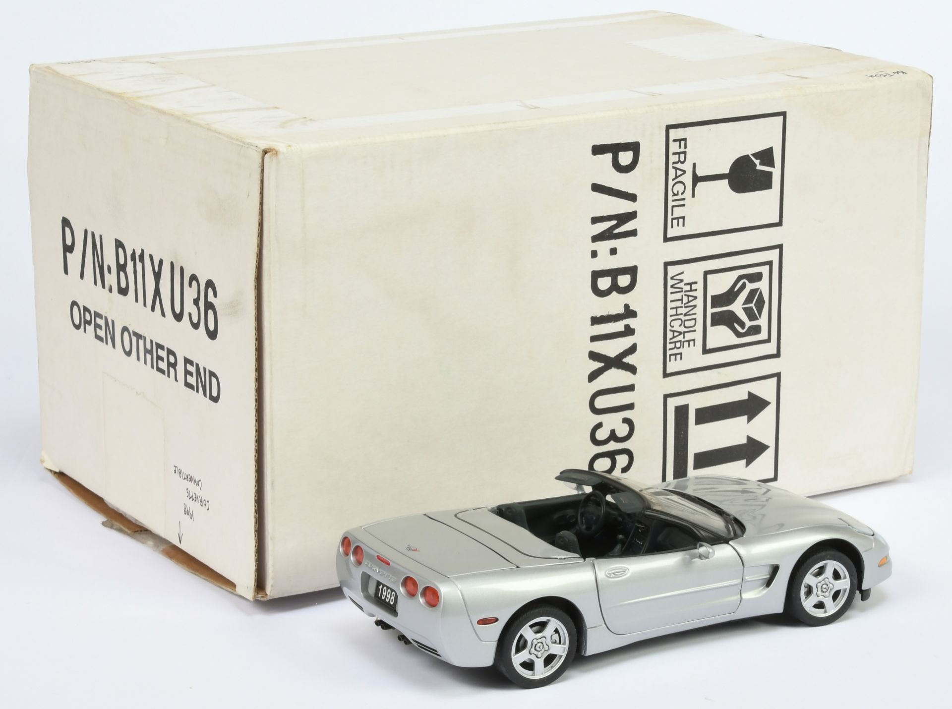 Franklin Mint B11XU36 1/24th scale 1998 Corvette convertible with FM Certificate of Authenticity ... - Image 2 of 2