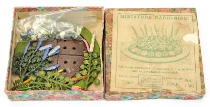 Britains Miniature Gardening Set 1 MG (1930s)