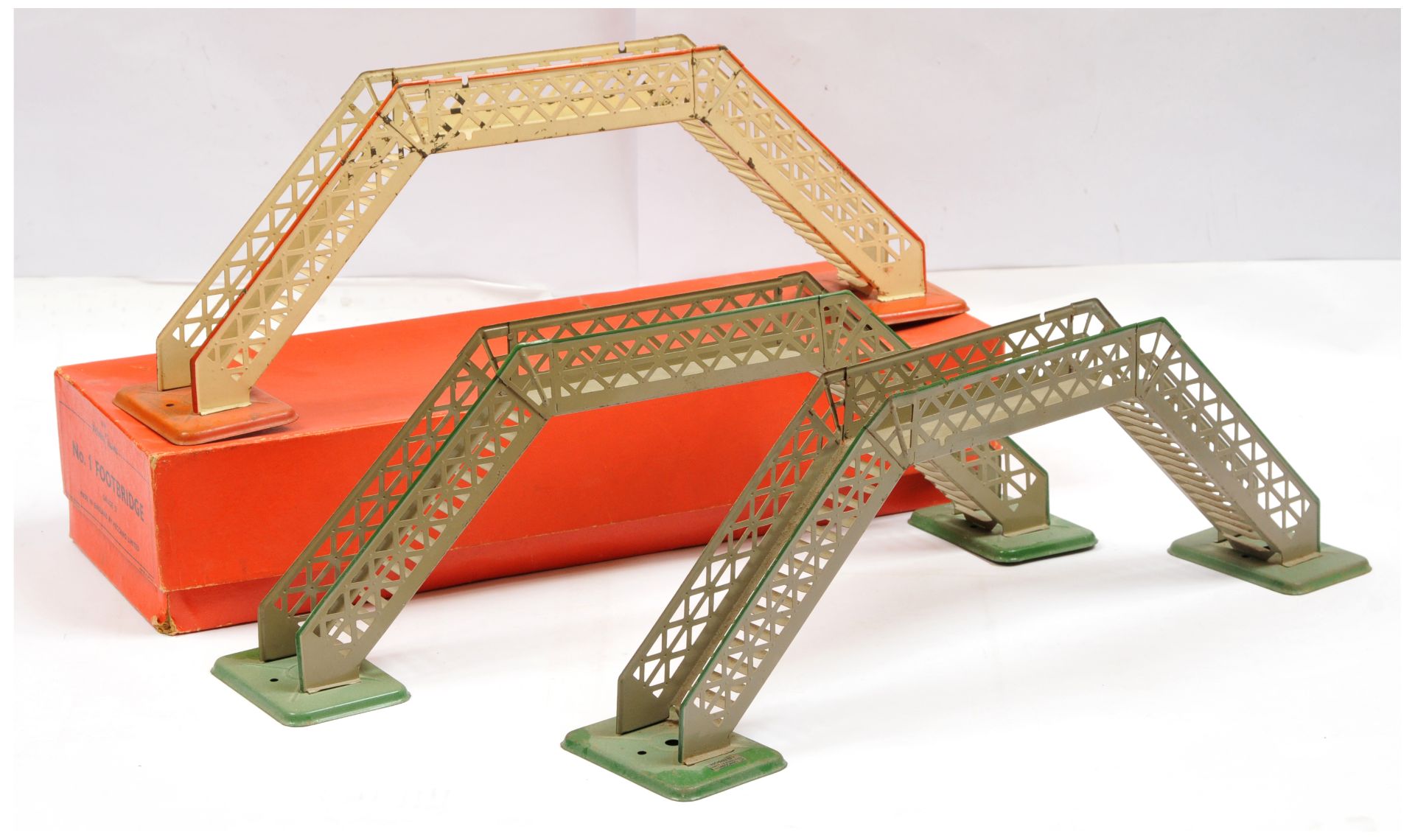 Hornby Series O Gauge 3x Footbridge.