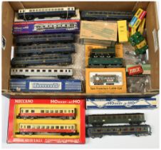Hornby Acho & Bachmann H0 group of loco's, rolling stock & accessories
