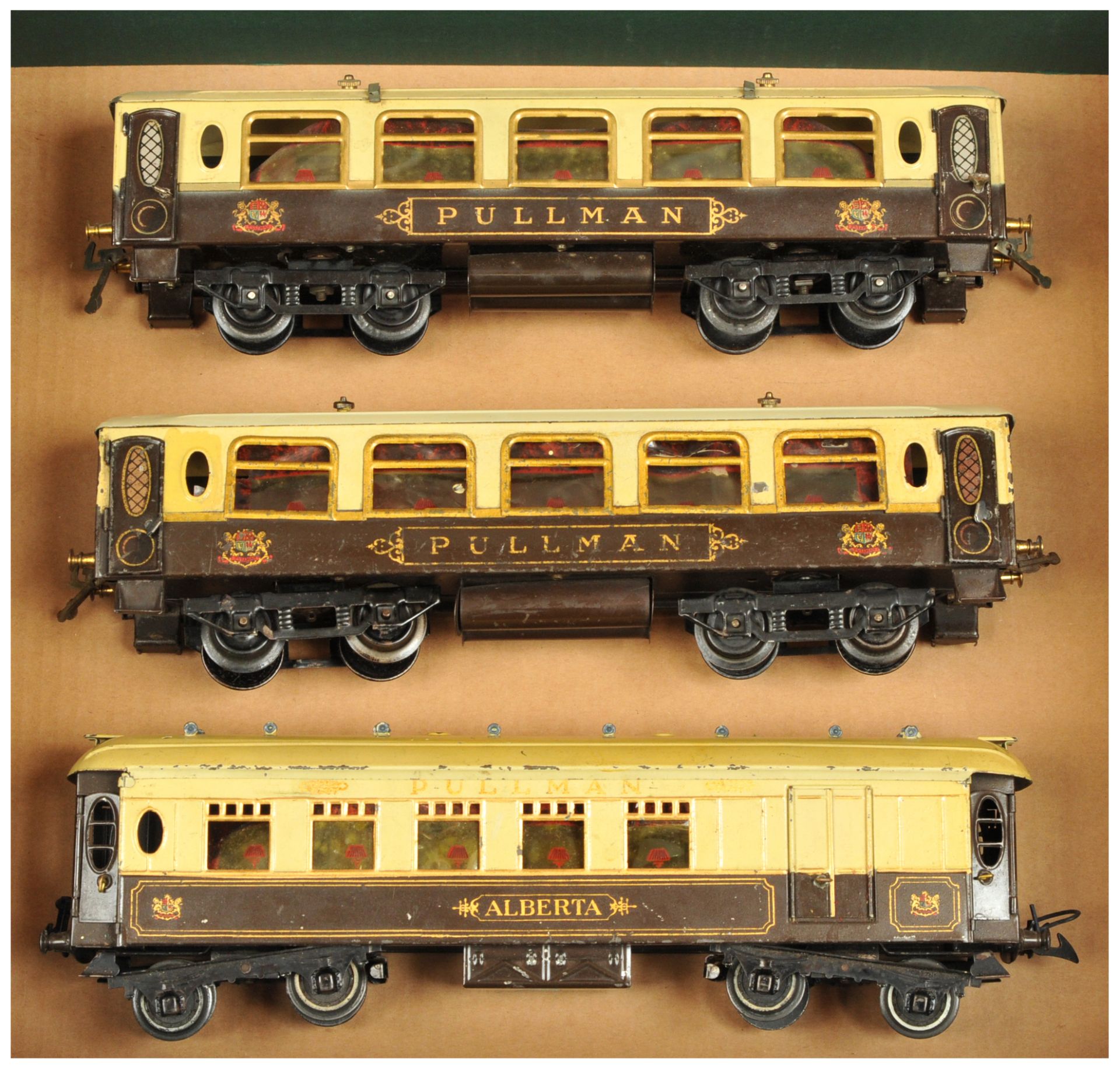 Hornby Series O Gauge Group of 3x unboxed Pullman coaches.