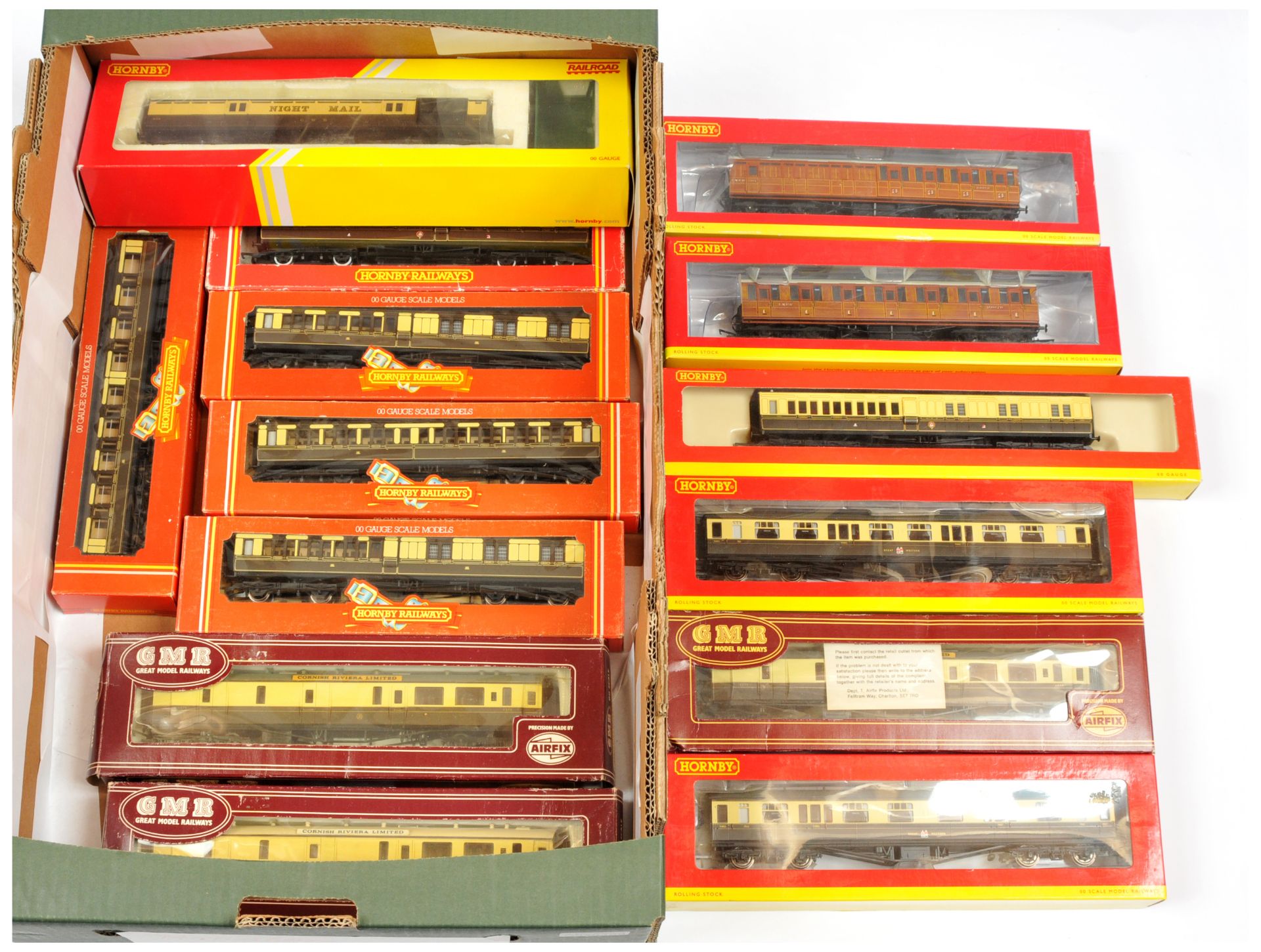 Hornby (China+GB) & Similar a boxed group of Coaches to include