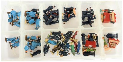 Hornby Dublo an unboxed group of late and early figures