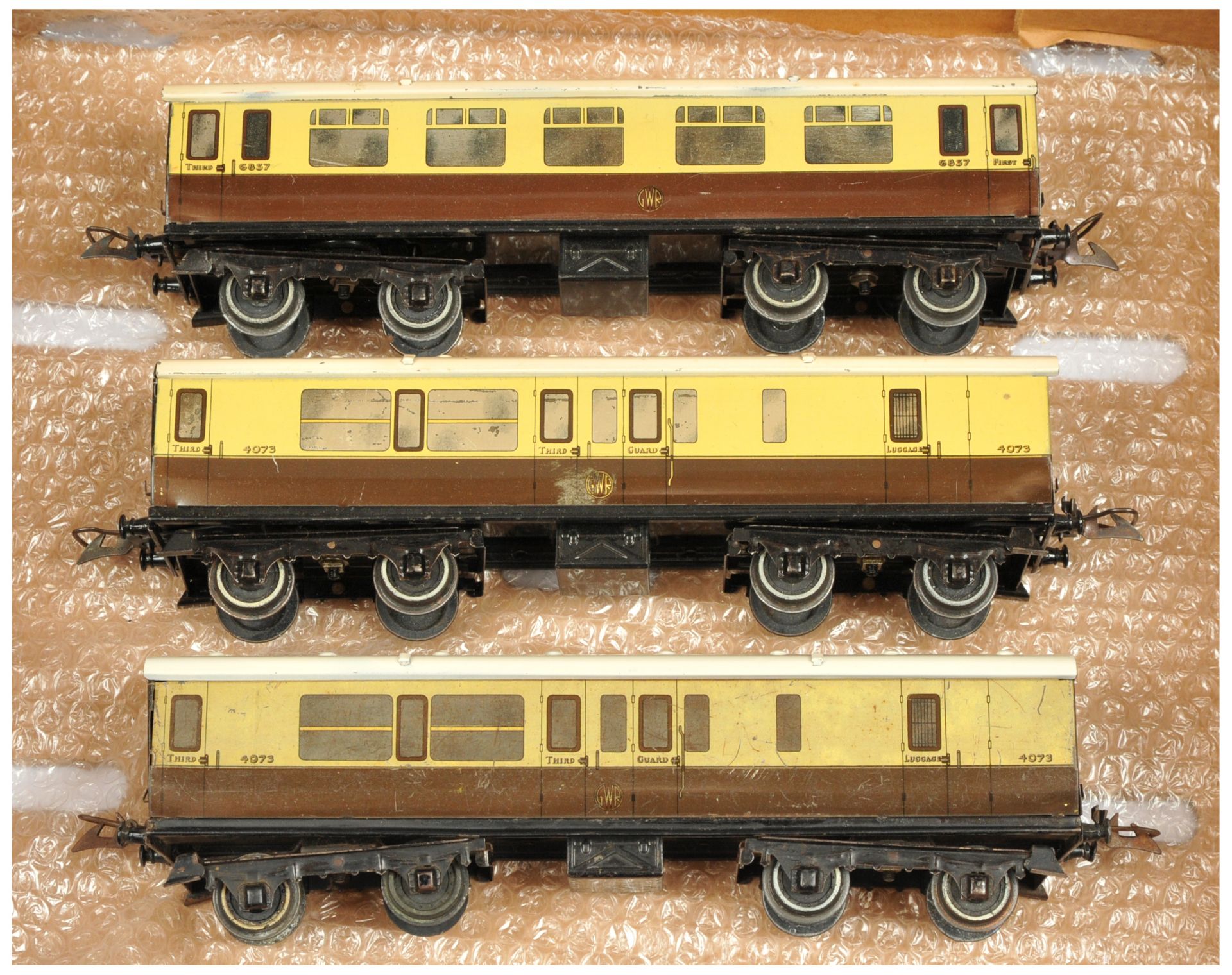 Hornby Series Pre War O Gauge Group of 3x GWR coaches. 