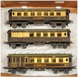 Hornby Series O Gauge Group of 3x Pullman coaches.