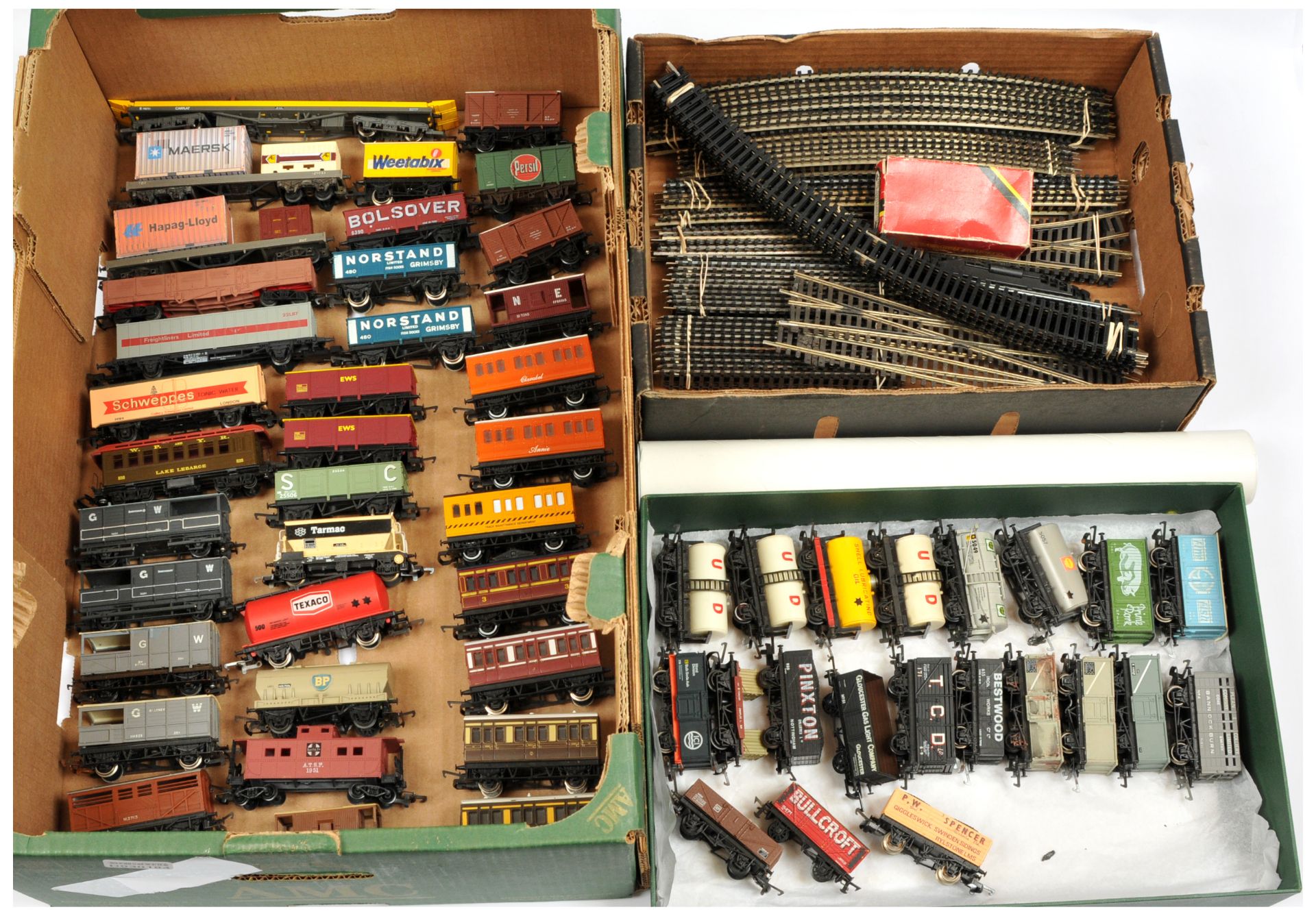 Hornby, Triang & Similar an unboxed group comprising of Wagons and Track