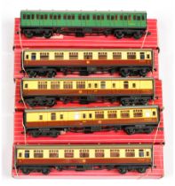 Hornby Dublo a group of Western and SR Coaches to include