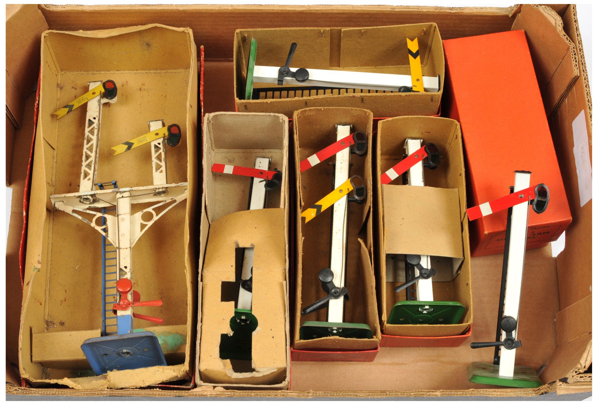 Hornby O Gauge group of boxed signals.