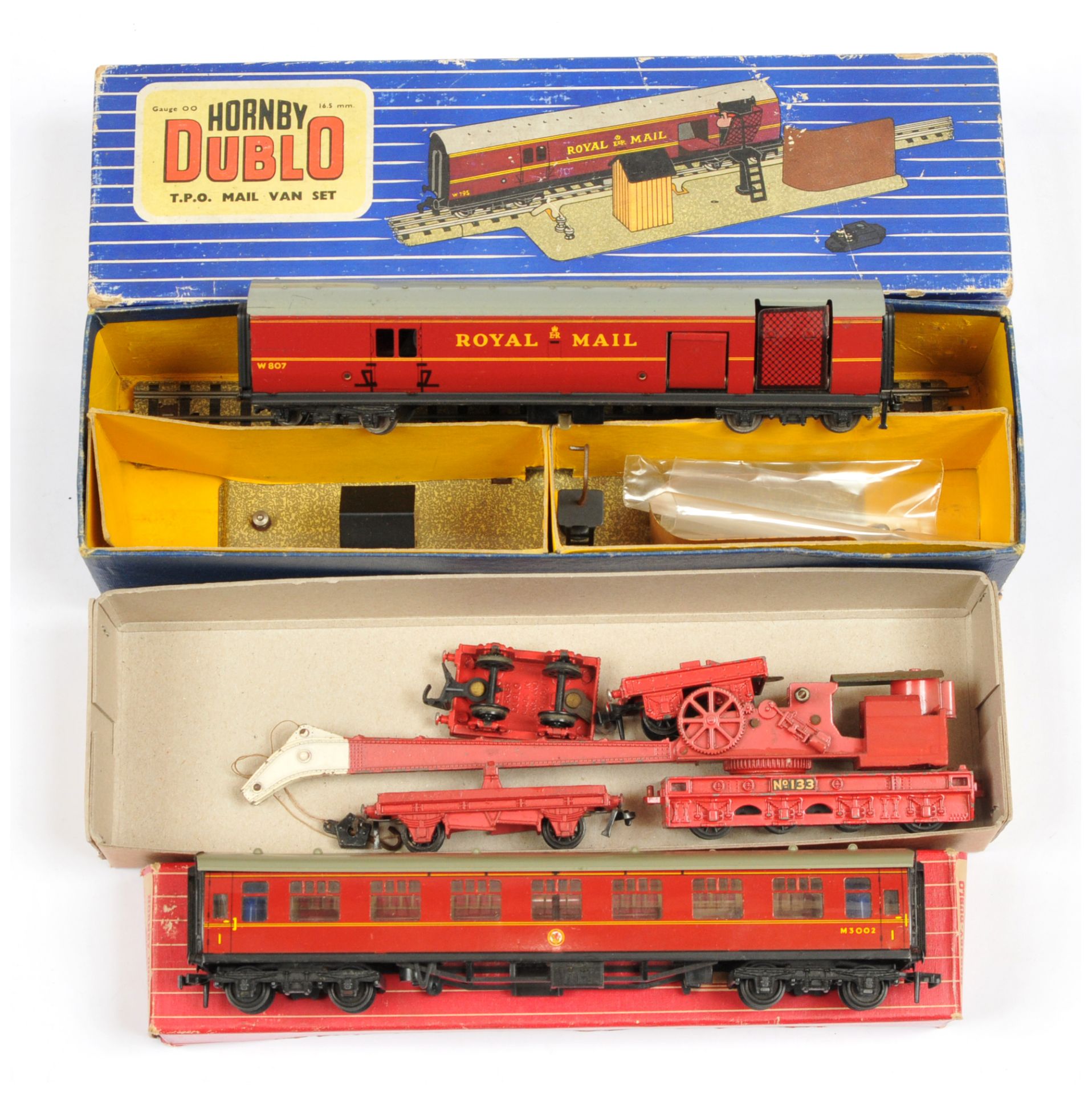 Hornby Dublo a mixed group comprising of 