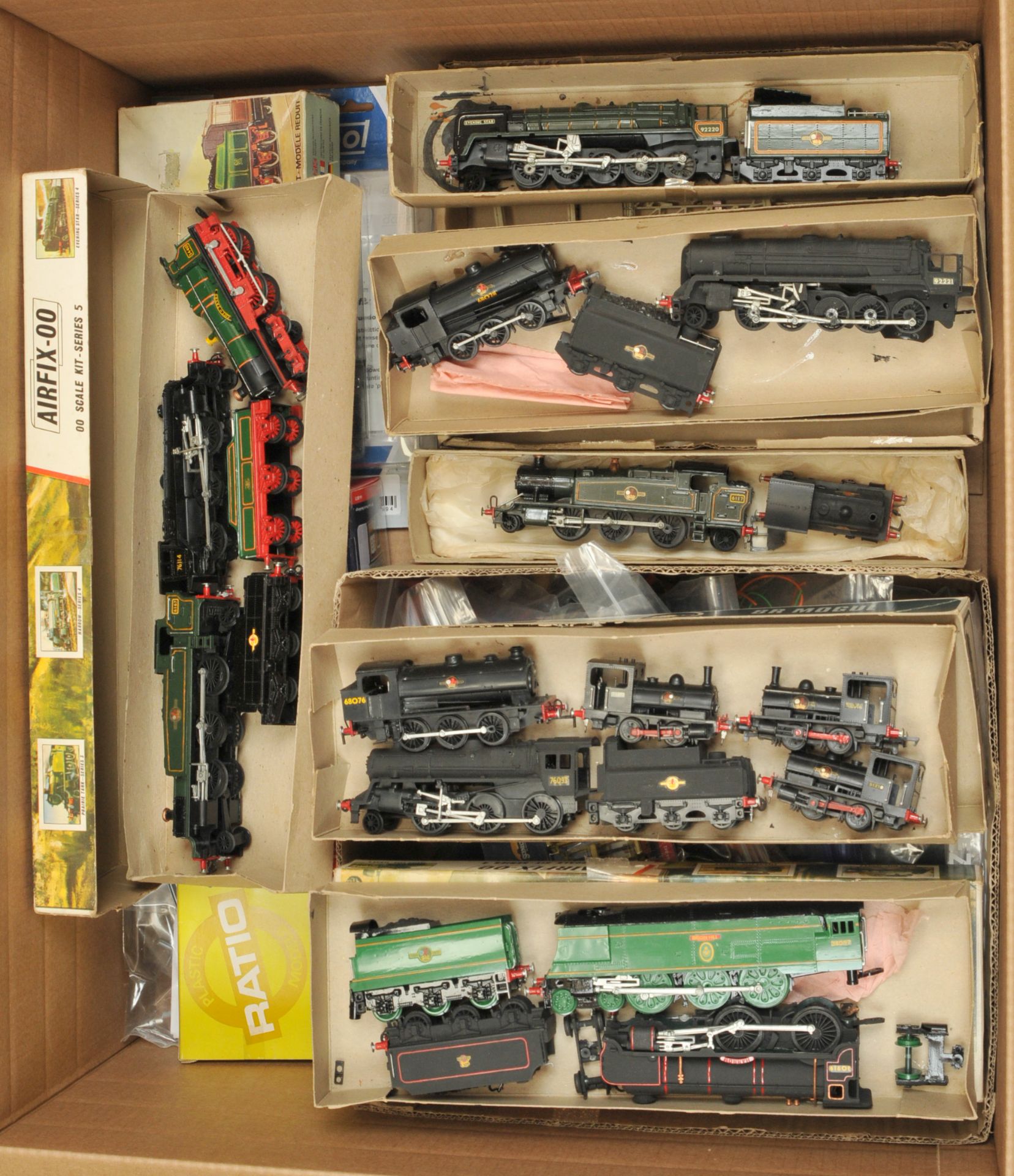 Bachmann, Dapol & Similar a mixed group of Parts, Accessories and Unassembled/ Part Built Kits to... - Bild 4 aus 5